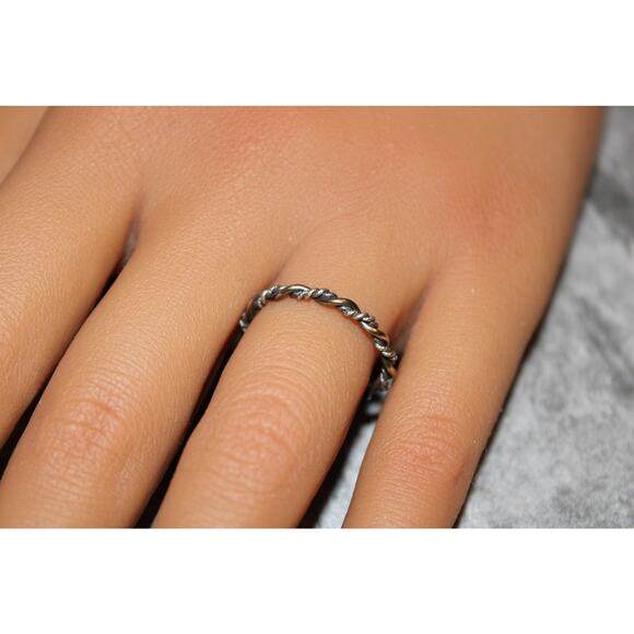 Dainty Minimalist Vintage c1980 Silver-Tone Twisted & Braided Ring SZ 7 - Picture 2 of 6